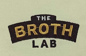 ตัวอย่างงานปักคอมพิวเตอร์ เสื้อโปโลพนักงาน แบบที่ 36 - Toffy Boutique